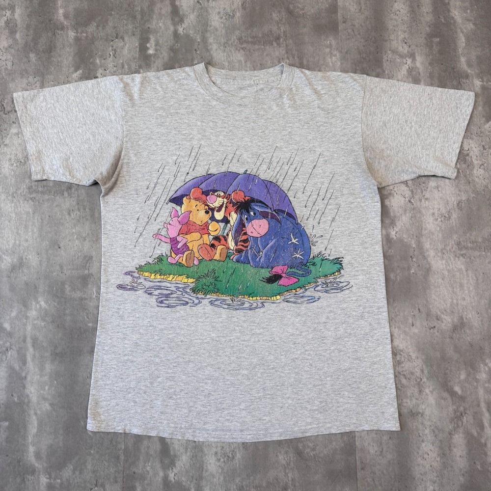 Vintage Disney Winnie the Pooh T-Shirt Mens L Tigger Piglet Eeyore Rain Umbrella